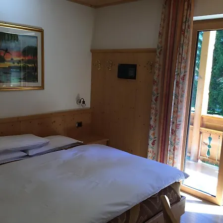 El Paster Hotel 3*